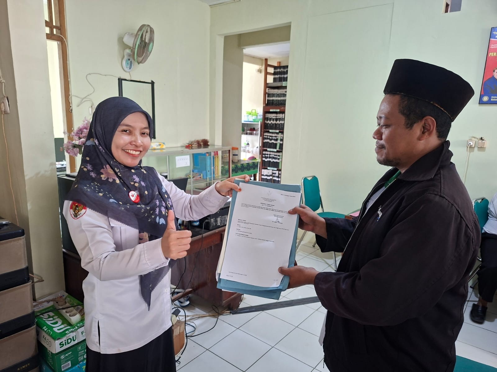 Penyerahan Fotokopi Sertifikat Wakaf Tanah untuk Pengarsipan di KUA Wangon