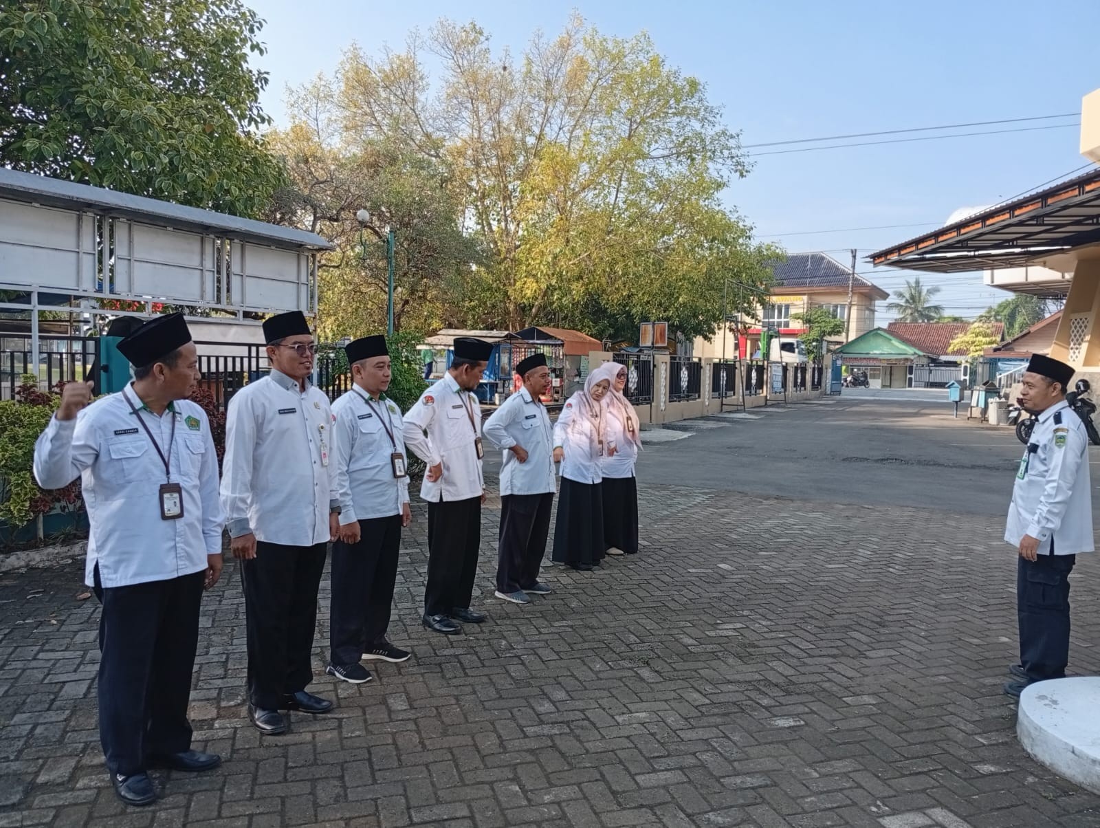 Mengawali Pekan dengan Semangat Apel PAgi KUA JAtilawang