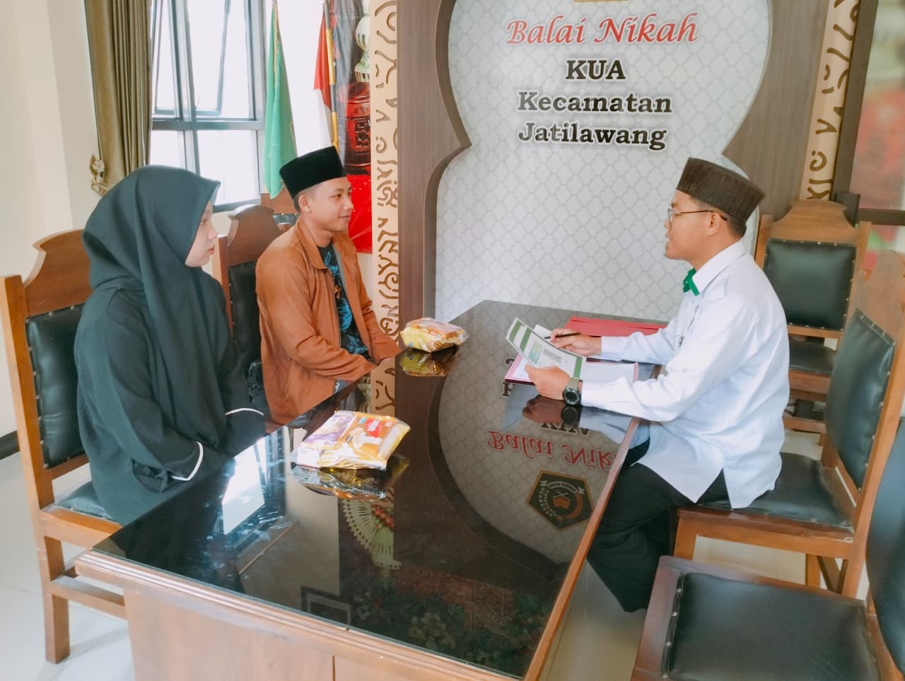 Menuju Keluarga Sakinah: Catin Desa Bantar Terima Pembekalan Khusus di KUA