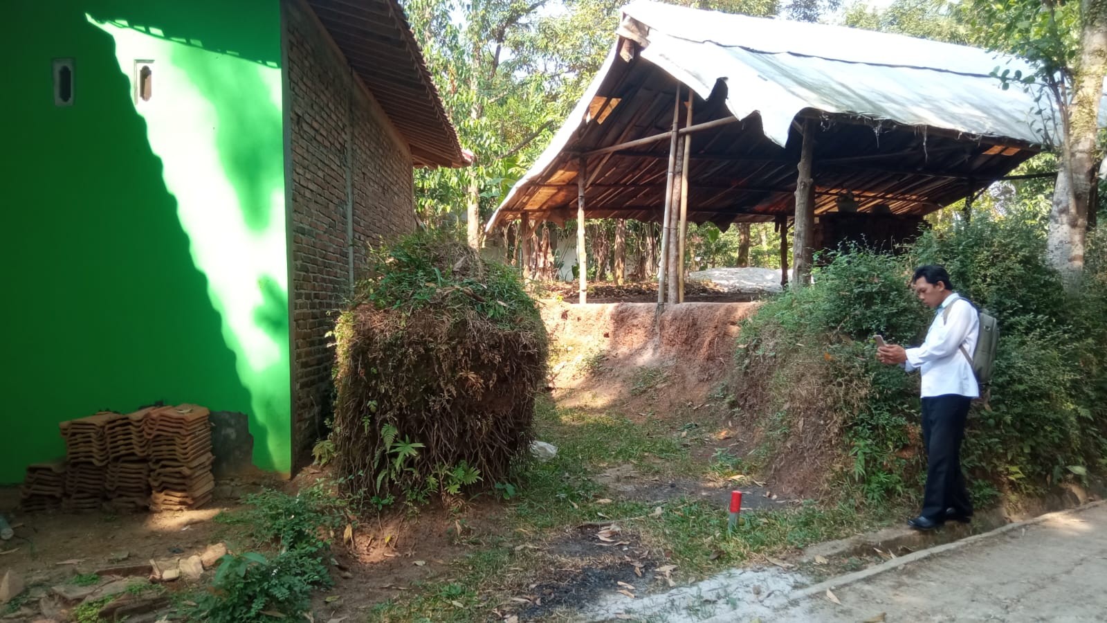 Penyuluh Agama melakukan Pengambilan Foto Geotagging 