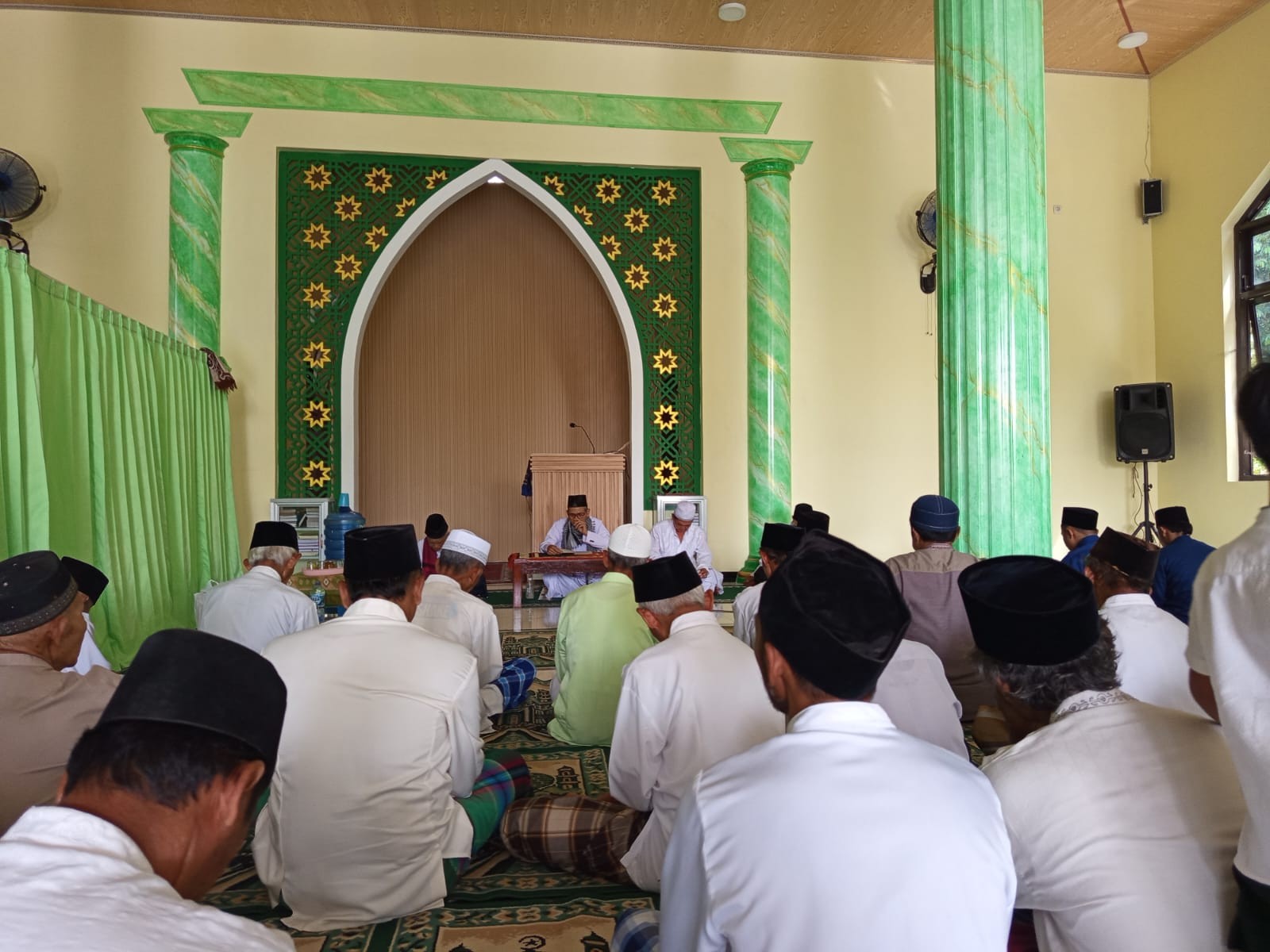 Bimluh di Masjid Al Ikhlas: Kunci Ketenangan Hati Ada pada Kedekatan dengan Allah