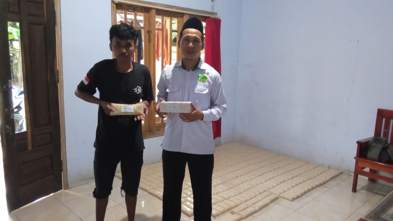 KUA Dampingi Pelaku Usaha Sagon Desa Karanggintung Raih Sertifikat Halal