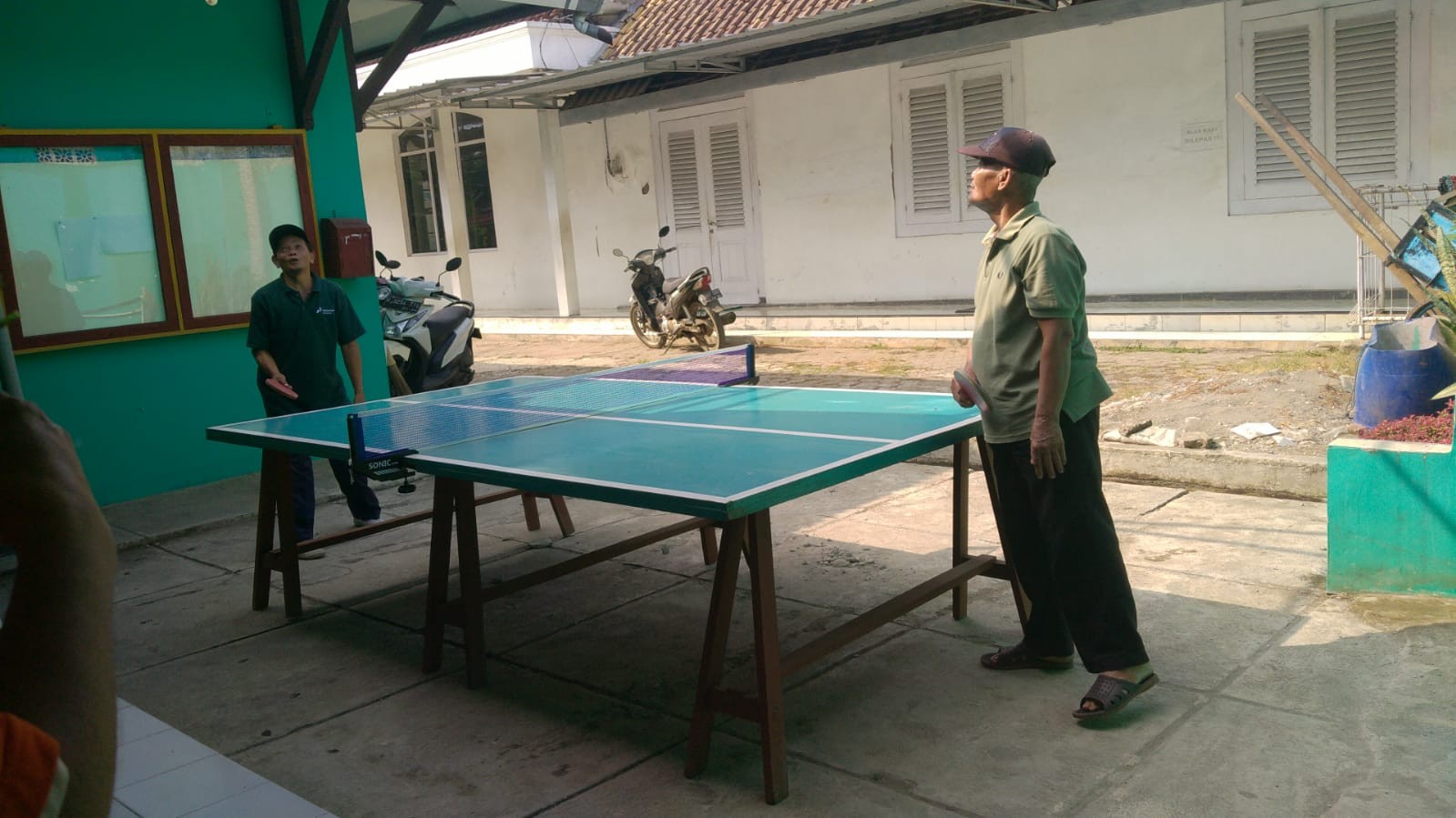 Olahraga Pagi, Ketua Paguyuban P3N Kemranjen Ramaikan Olahraga Tenis Meja