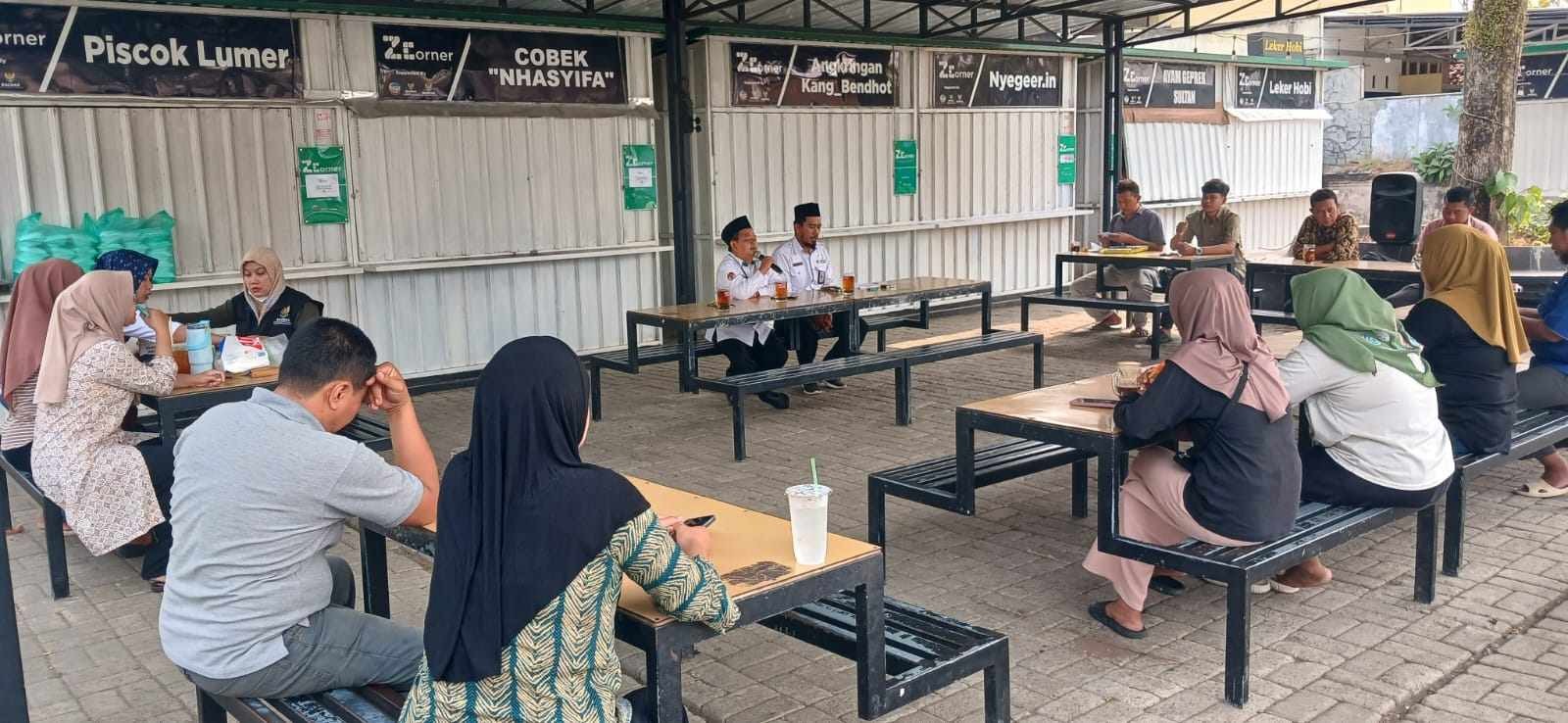 Penyuluh Gelar Tahlil Bersama untuk Pelaku Usaha di Z-Corner Alun-Alun Banyumas yang Meninggal Dunia