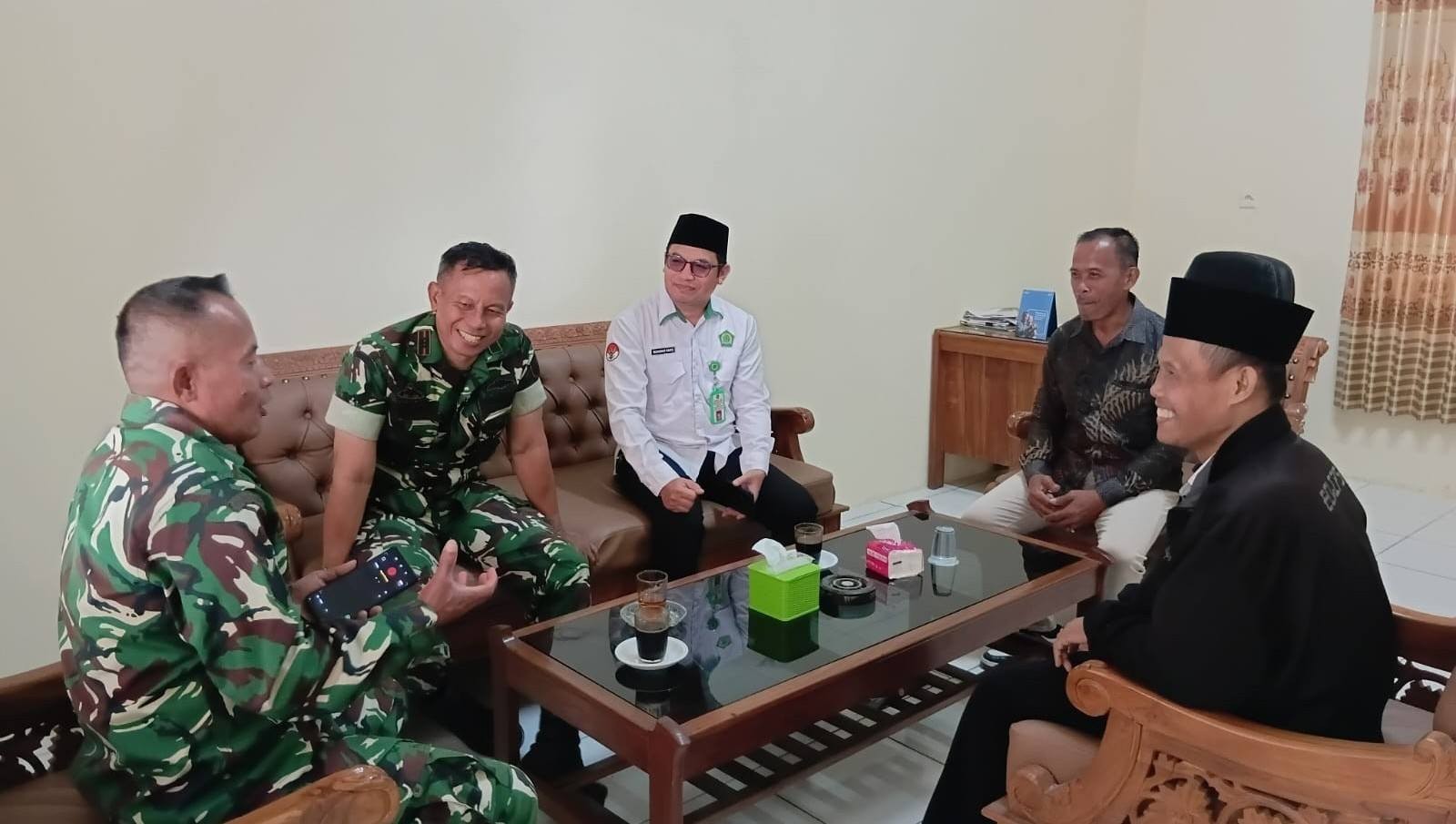 Perkuat Sinergi Kelembagaan, Kepala KUA Purwojati Kunjungi Balai Desa Karangmangu