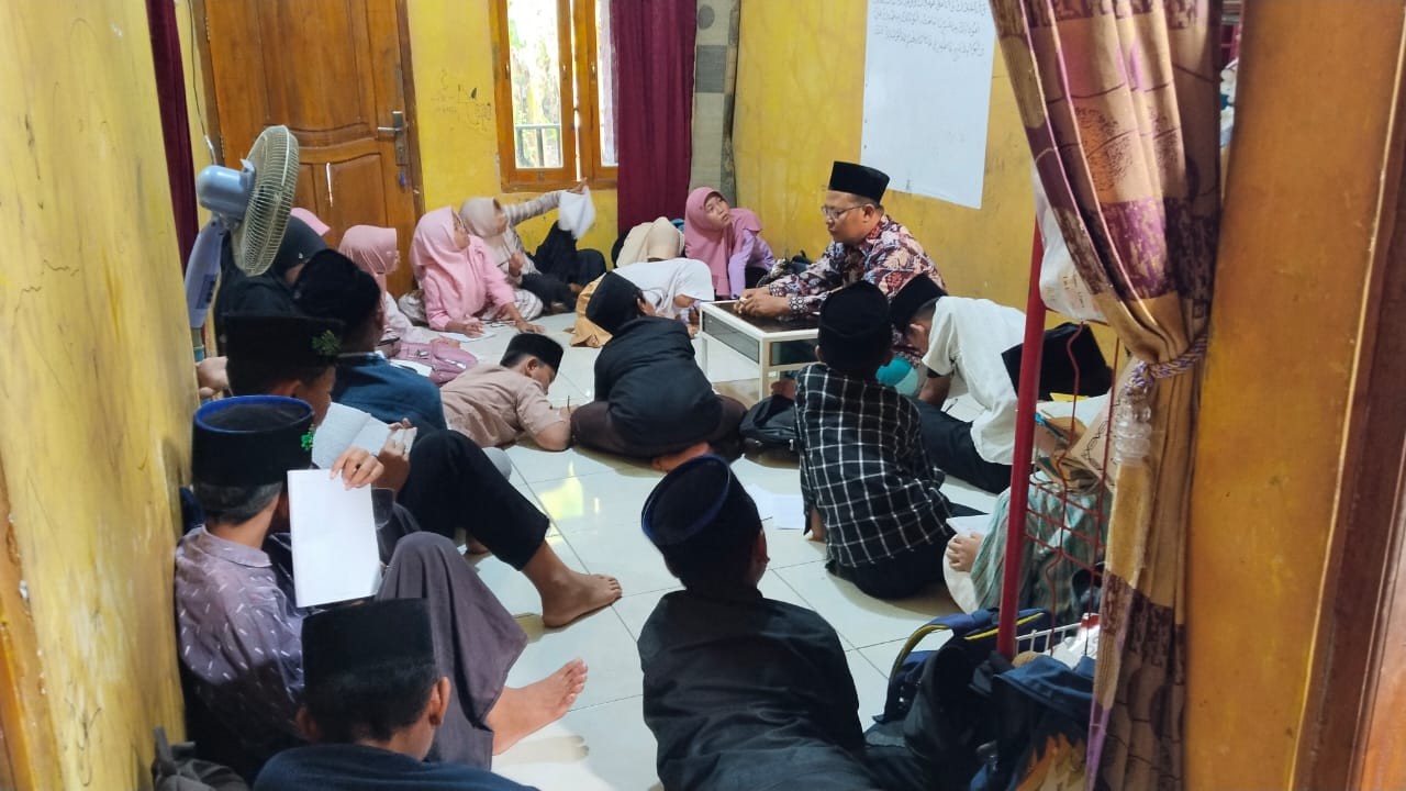Penyuluh Sampaikan Adab Pergaulan di MT Baitul Muttaqin 