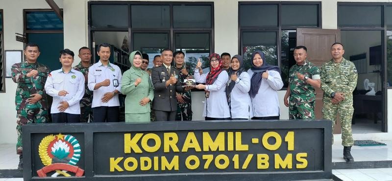 Perkuat Sinergi Lintas Sektoral, Keluarga Besar KUA Purwokerto Utara Sampaikan Selamat HUT ke-81 TNI