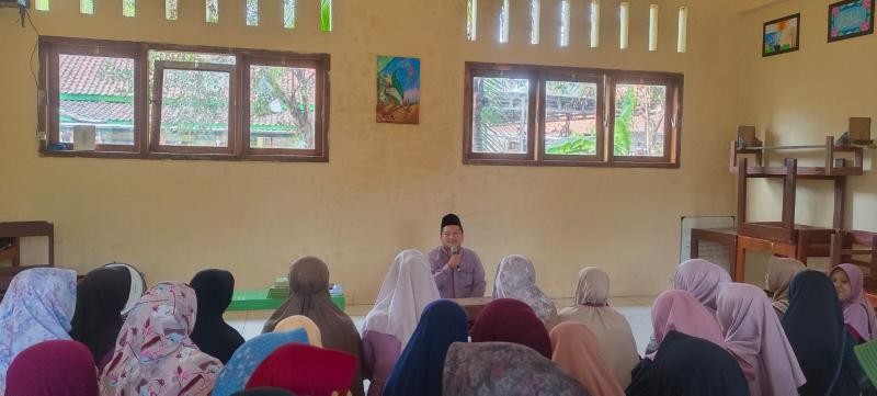 Penyuluh Ajak Jamaah MT Manbaul Huda Utamakan Pendidikan Agama bagi Anak