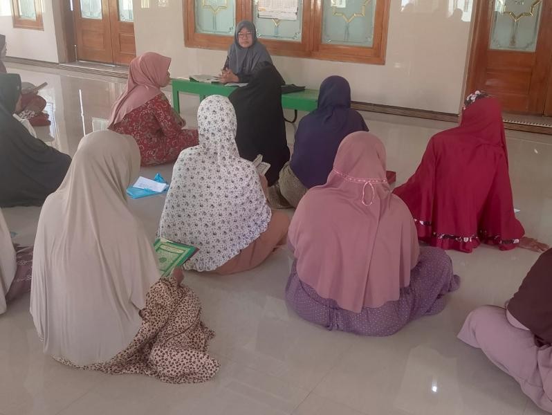 ASN KUA Kemranjen Ajak Ibu-Ibu Muslimat Al Barokah Pahami Ilmu Al Quran