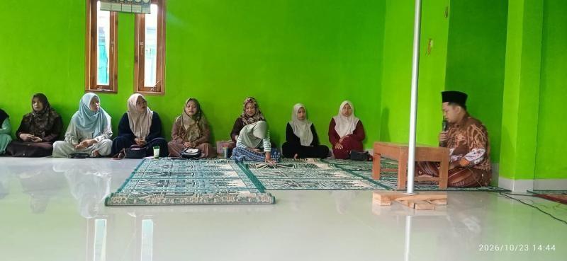 Semangat Hari Santri Nasional, Penyuluh Ajak Fatayat NU Gerduren Perkuat Peran Perempuan dalam Dakwah