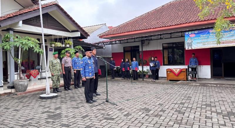 Khidmat, Penyuluh KUA Kedungbanteng Pimpin Doa dalam Upacara Hari Sumpah Pemuda 2026