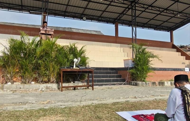 Kekeringan di Berbagai Desa, KUA Banyumas dan SMAN 1 Banyumas Gelar Salat Istisqo