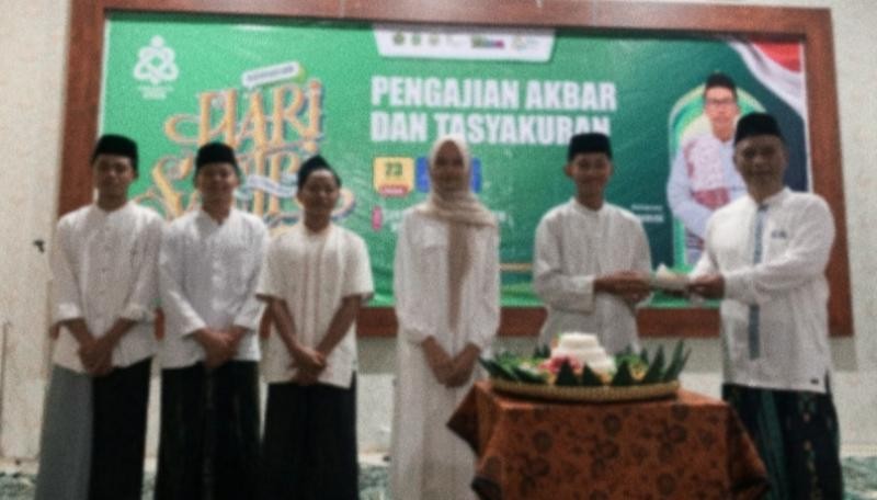 Pengajian Akbar dan Malam Tasyakuran Peringatan HSN Kuatkan Negeri