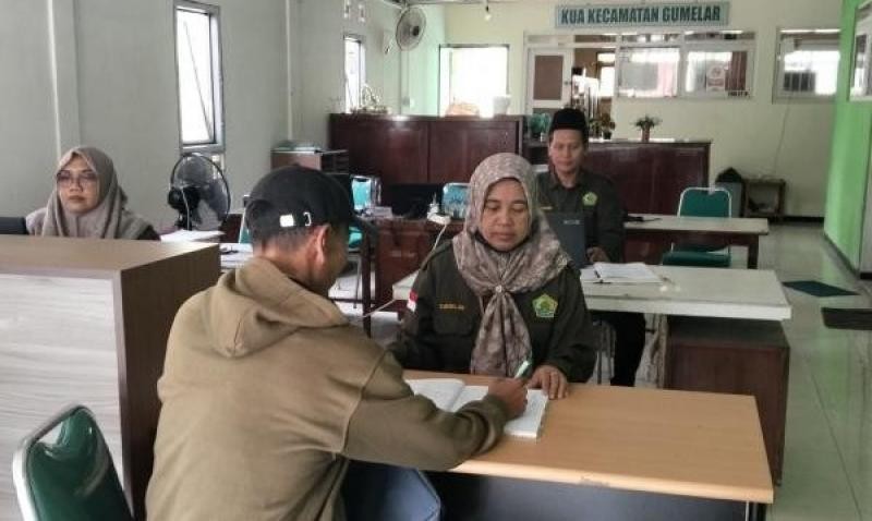 Wujud Nyata Melayani dengan Hati: Komitmen KUA Gumelar Terapkan Senyum, Sapa, Salam