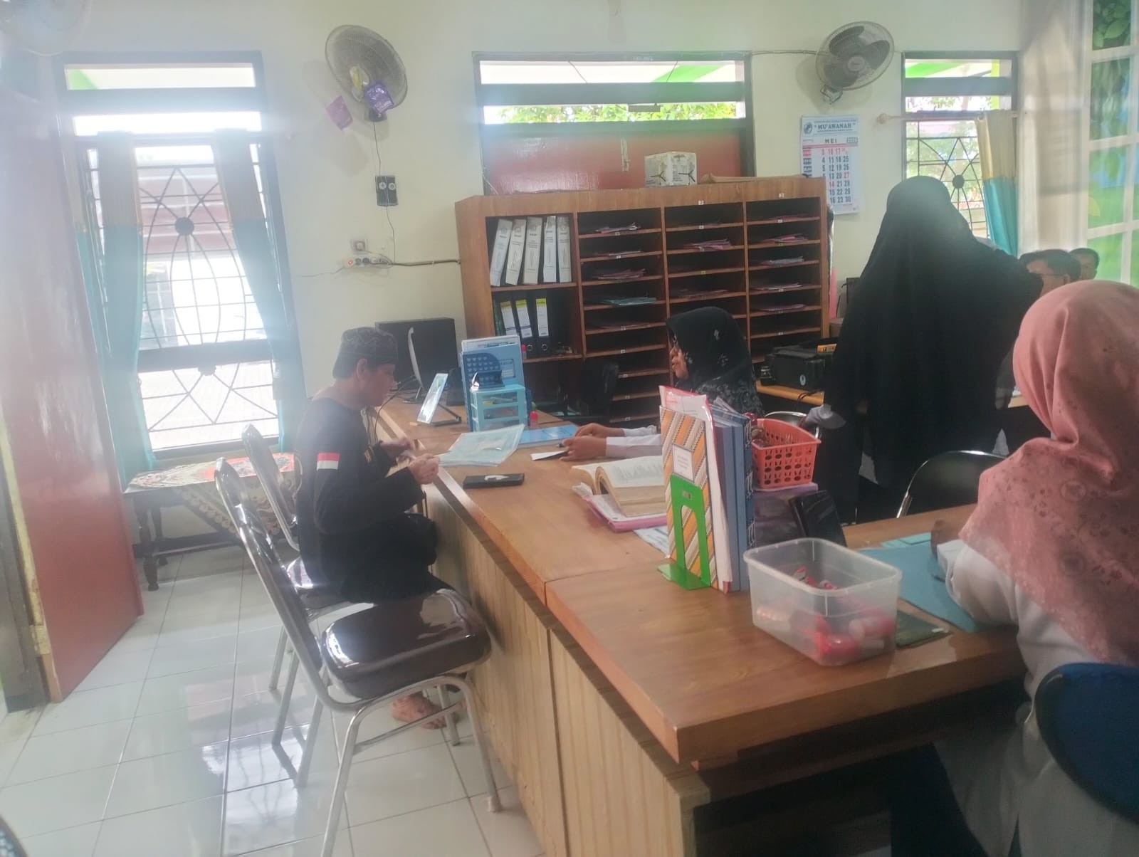 KUA Kebasen Edukasi Warga Terkait Prosedur Surat Beda Nama dan Ikrar Mualaf