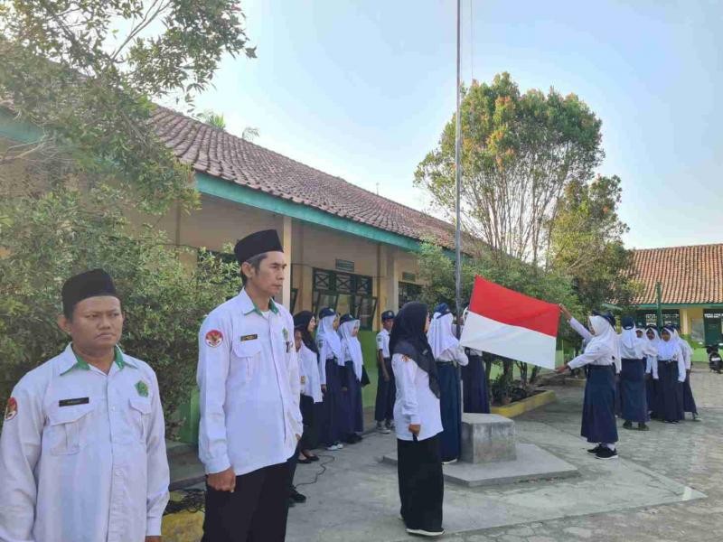 Upacara Bendera Senin, 5 Oktober 2026: Menumbuhkan Semangat Peserta Didik Menuju Kesuksesan
