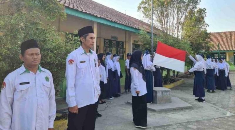 Upacara Bendera, Tubuhkan Semangat Peserta Didik Menuju Kesuksesan