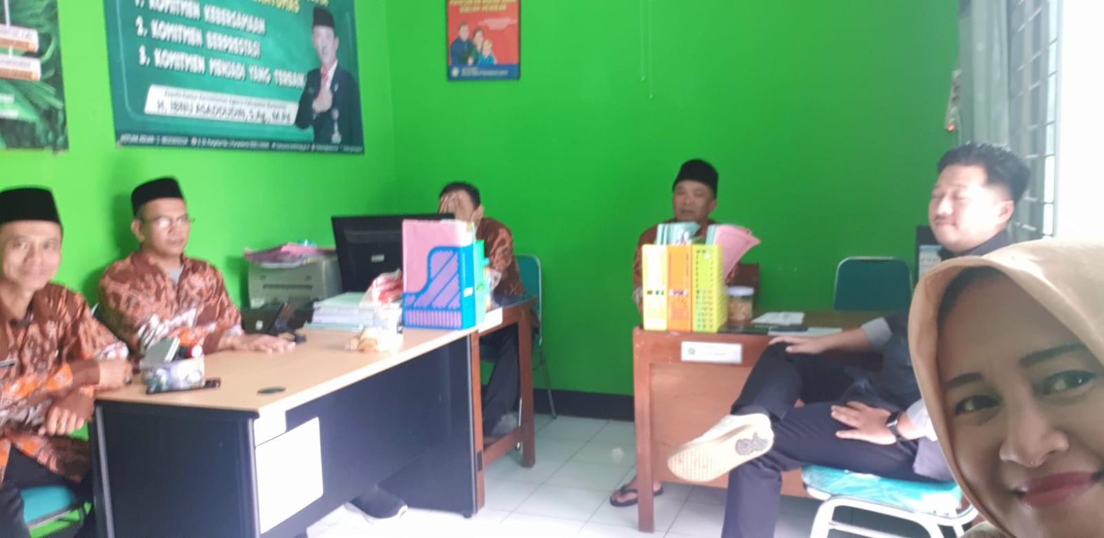 Pegawai KUA Purwokerto Barat Awali Aktivitas dengan Doa