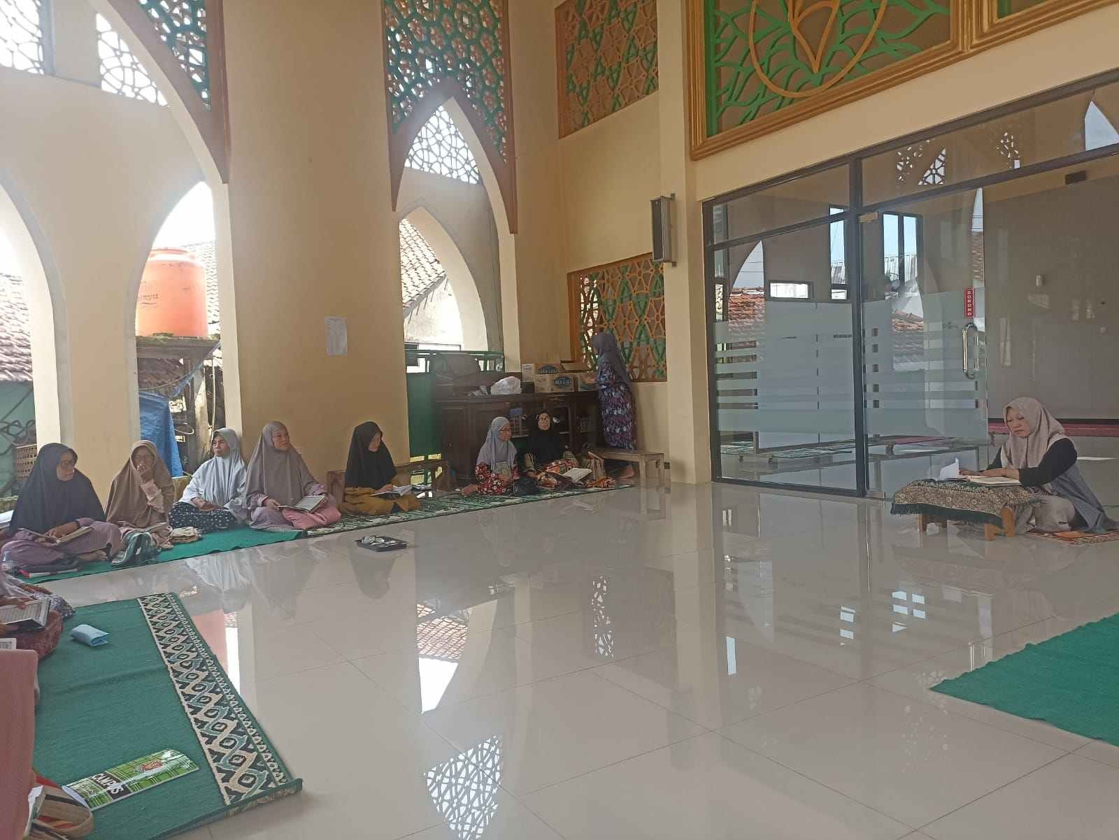 Penyuluhan di MT Al-Hidayah Karanggandul: Kuatkan Peran Keluarga dalam Pembinaan Akhlak