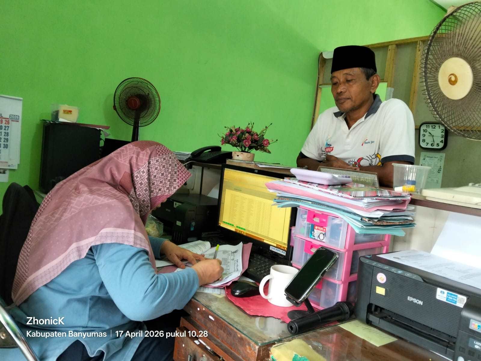 KUA Ajibarang Bantu Warga Urus Dokumen Pernikahan Hangus Kebakaran