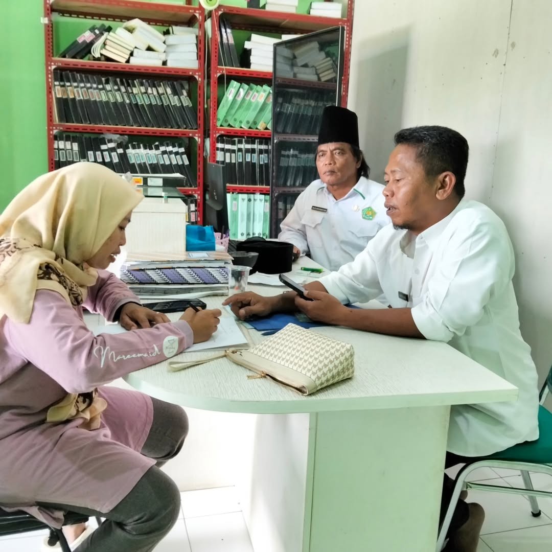 KUA Ajibarang Selesaikan Perbaikan Buku Nikah Warga Secara Efisien