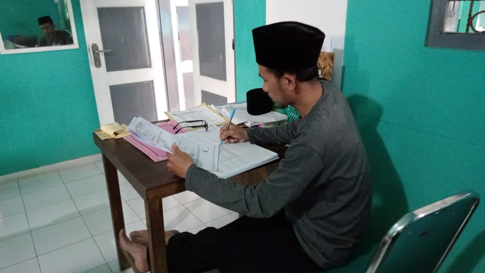 Ketelitian Administrasi, Solehun Pastikan Berkas Nikah Tercatat Rapi