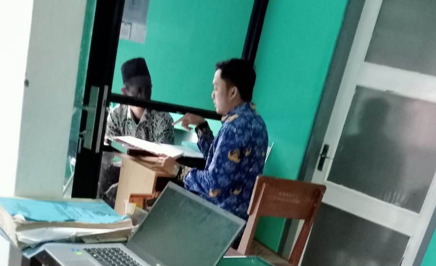 Penghulu KUA Beri Pelayanan bagi Warga yang Urus Rekomendasi Nikah