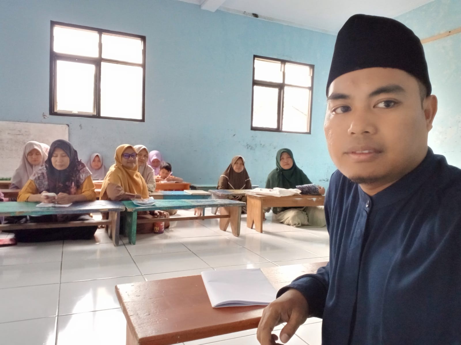 Mengetuk Pintu Langit dengan Adab: Penyuluh Bimbingan di MT Al Muslimun Krajan