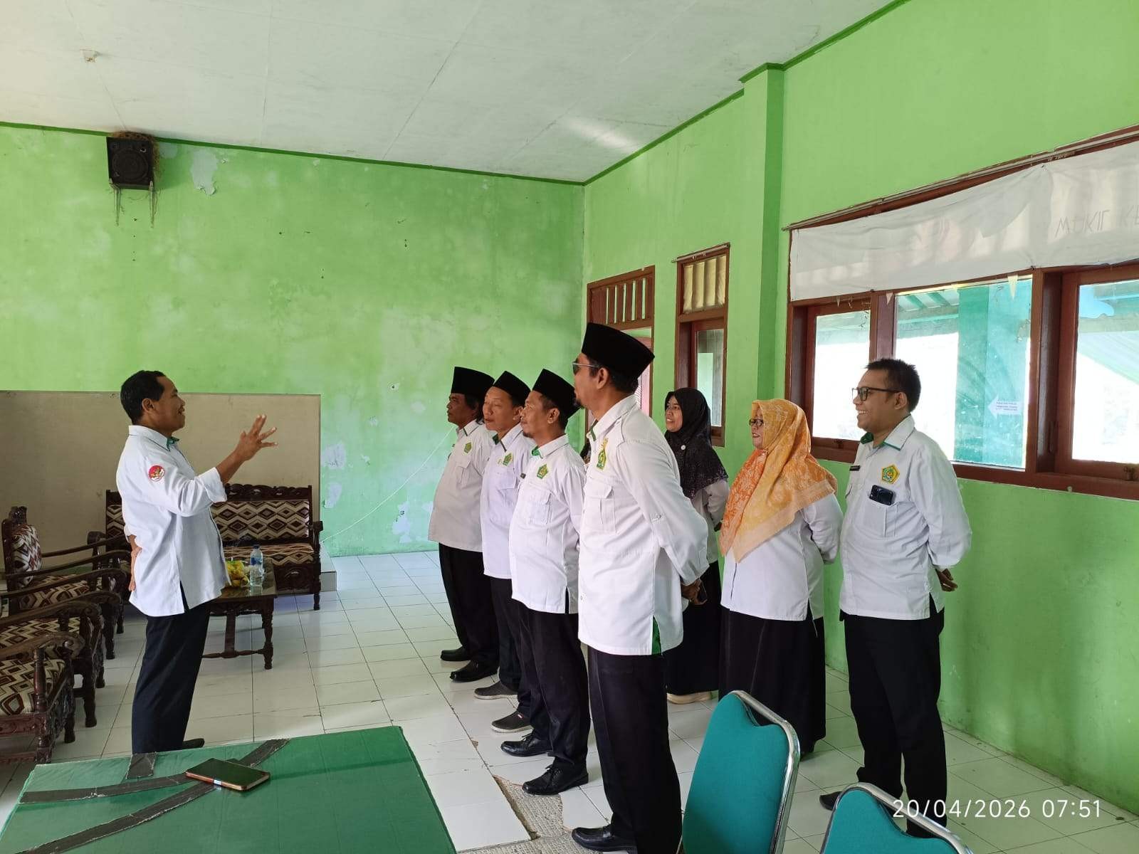 KUA Ajibarang Gelar Apel Pagi Teguhkan Kedisiplinan dan 5K