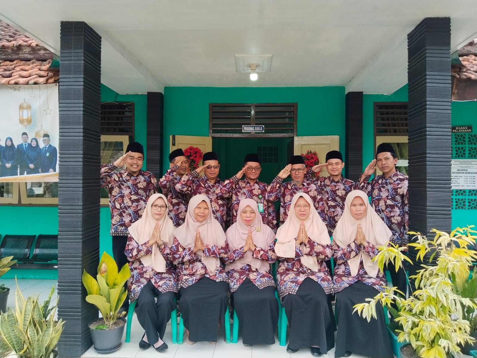 Bekerja Dengan Hati, Bergerak Melayani: ASN KUA Siap Memberi Pelayanan Prima