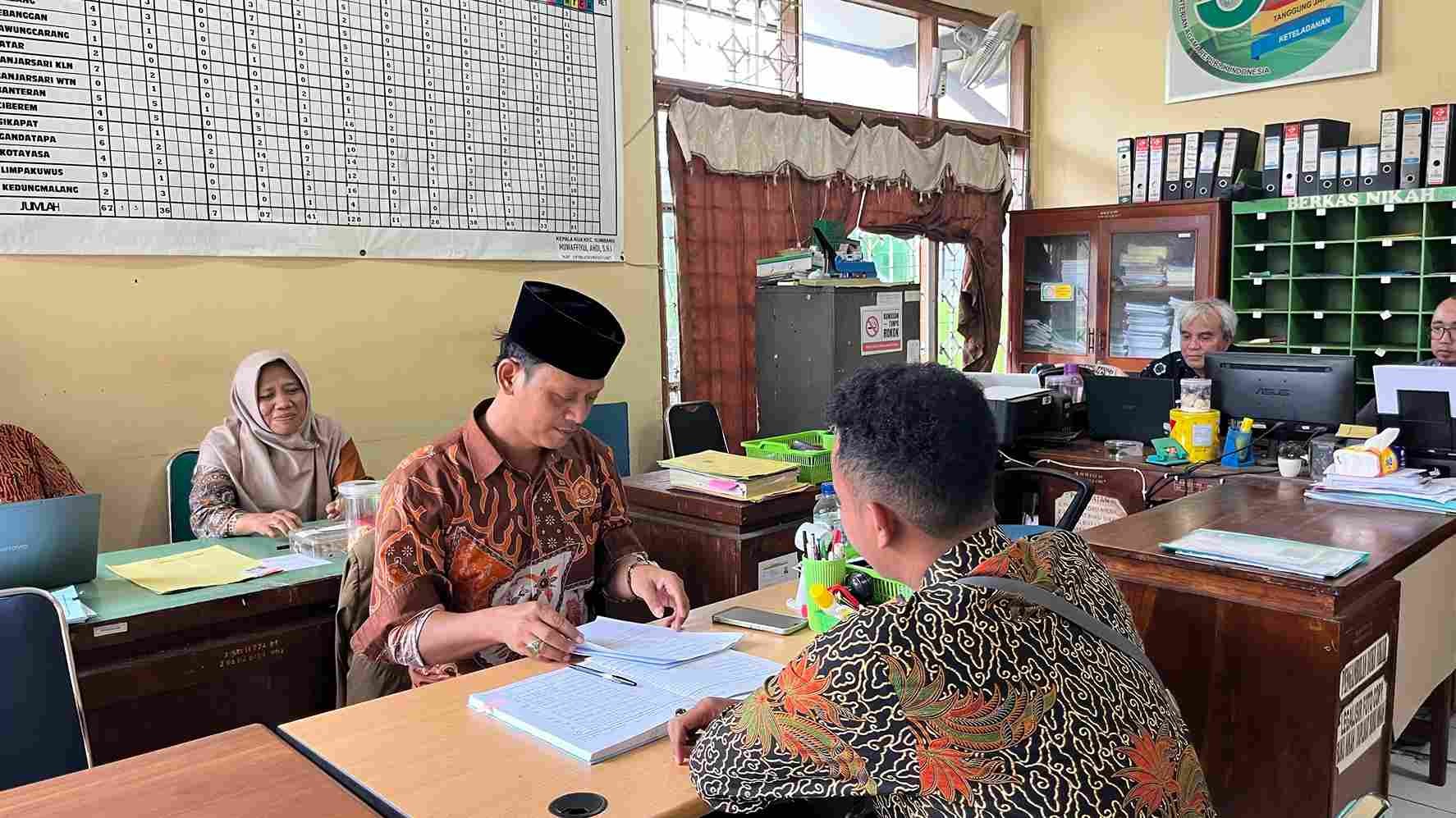 Konsultasi Syariah di KUA Sumbang