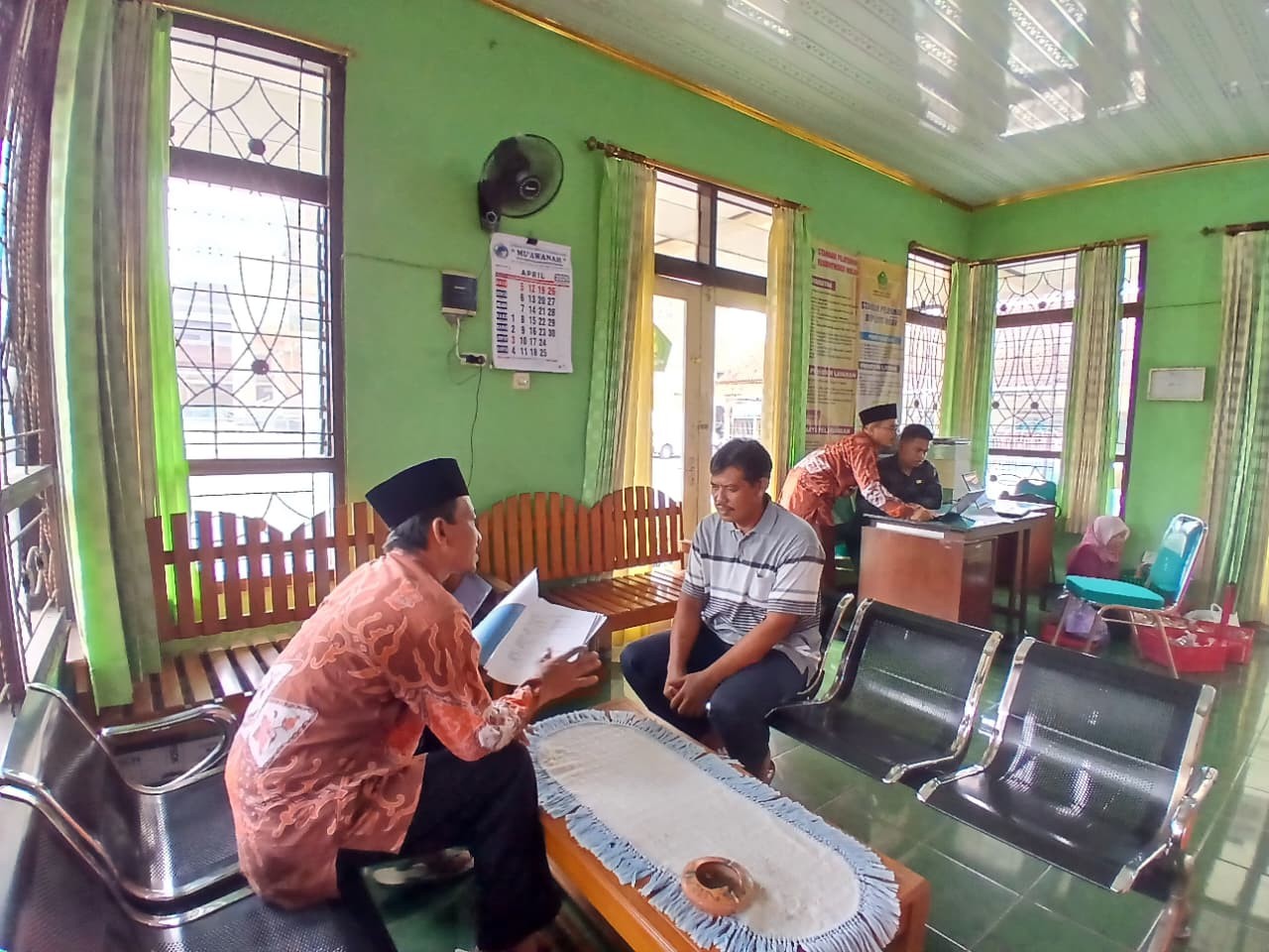 KUA Tambak Terima Konsultasi Tanah yang Akan di Wakafkan 