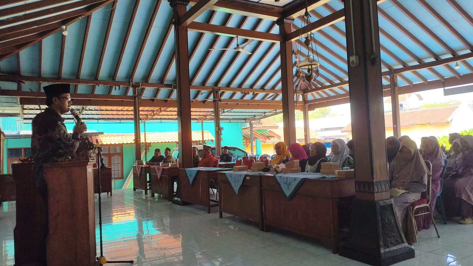 Penyuluh KUA Sumbang Isi Acara Halal Bihalal Pemdes Tambaksogra Pererat Sinergi dengan Lembaga Desa