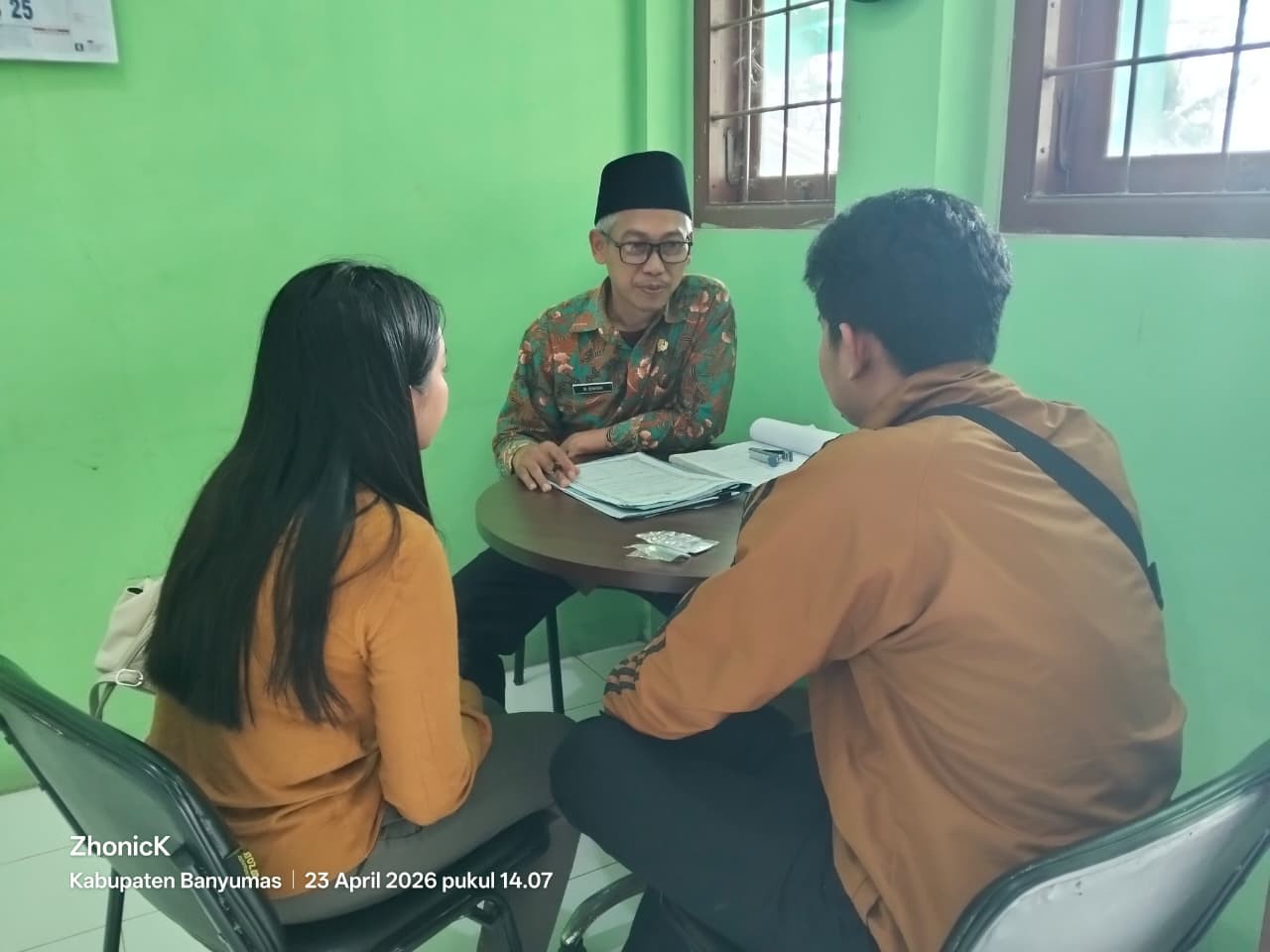 Sentuhan Humanis Pegawai KUA Ajibarang: Puluhan Catin Dilayani dengan Teliti