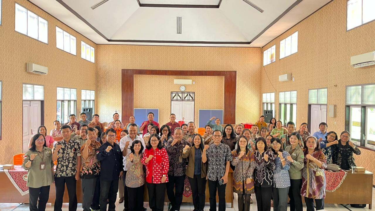 Guru Agama Kristen Se-Kabupaten Banyumas Perdalam Materi Kurikulum Nasional