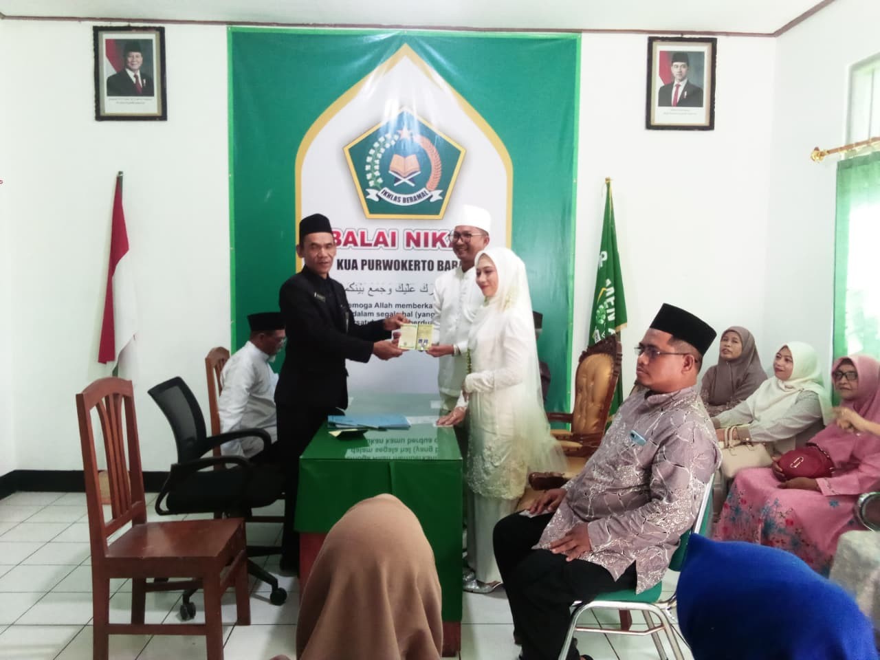 Pernikahan Catin Berlangsung Khidmat 