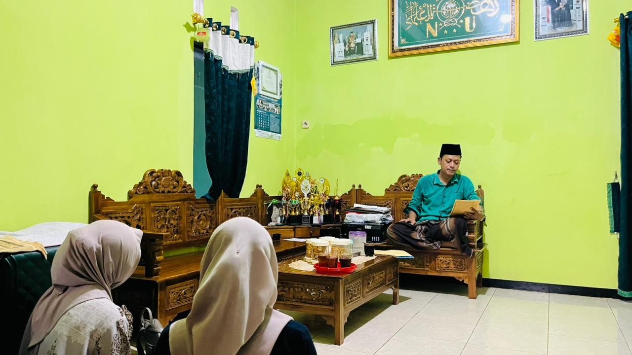 Penyuluh KUA Sumbang Gelar Pengajian Rutin Kitab Safinatun Najah