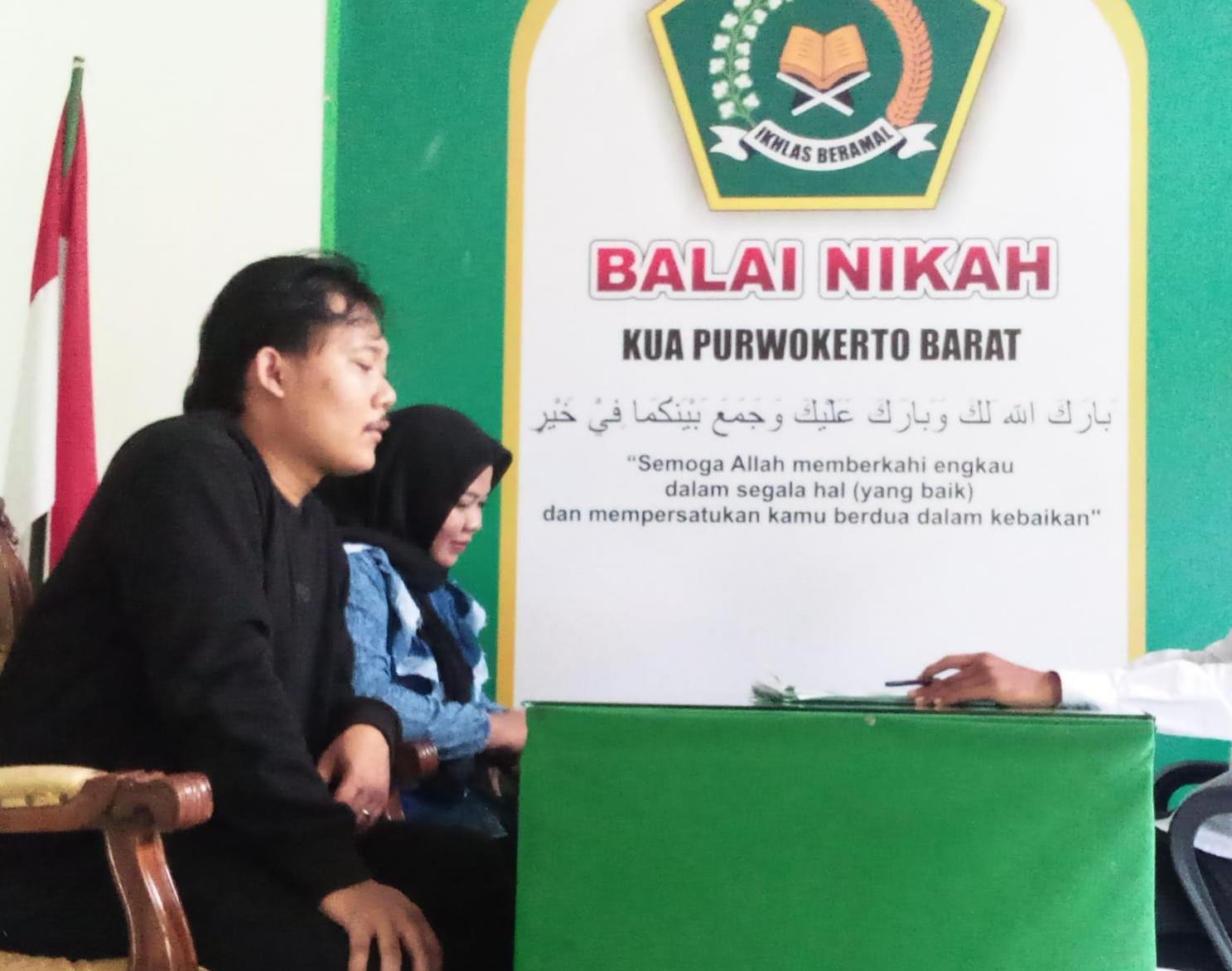 Penghulu KUA Purwokerto Barat Periksa Kelengkapan Berkas Pernikahan Catin  