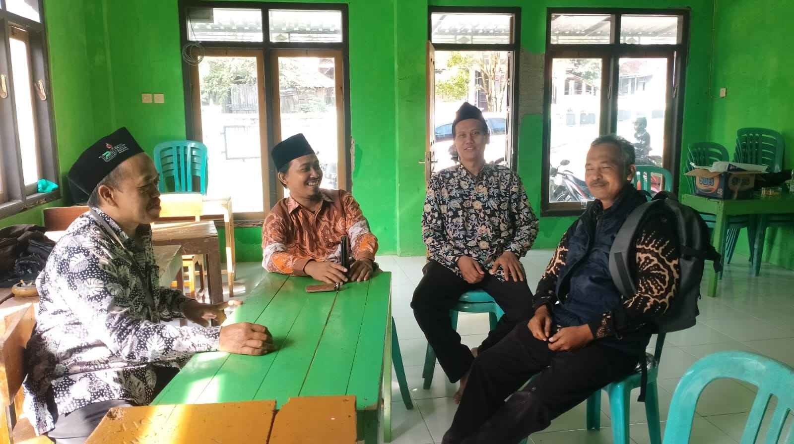 Penyuluh KUA Gumelar dan Tokoh Agama Komitmen Akselerasi Kemajuan Madin