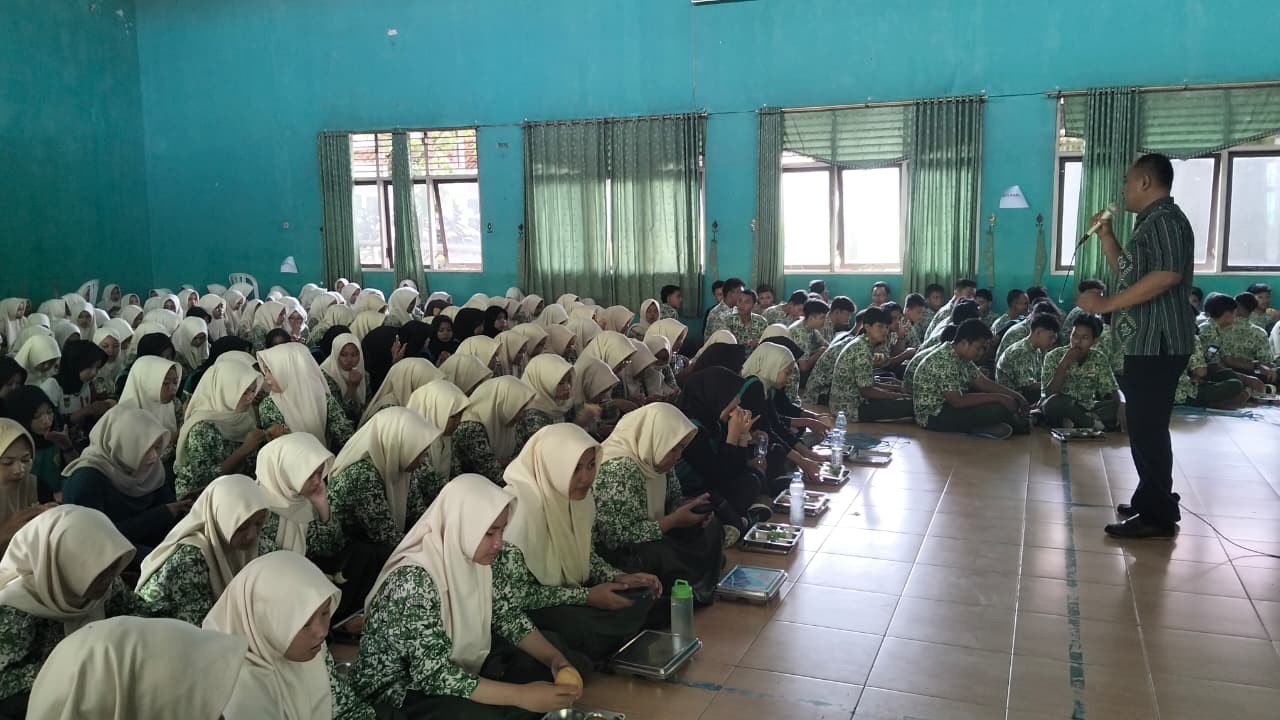 MAN 3 Banyumas Ciptakan Generasi Sehat dan Cerdas Melalui Tradisi Makan Bergizi Gratis Bersama
