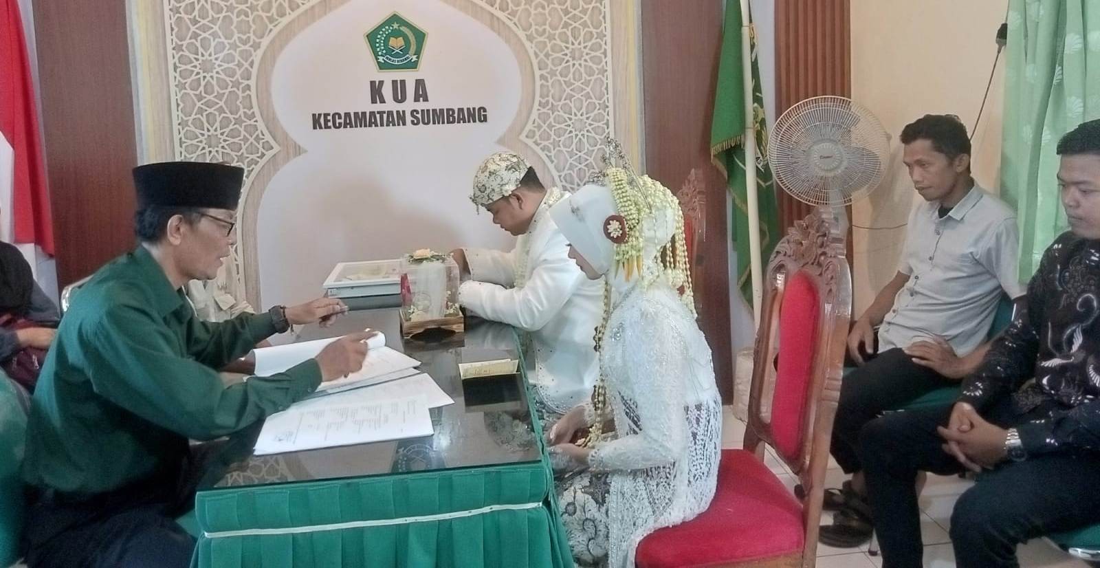 Kalimat SAH dari Dua Saksi di Balai Nikah KUA Sumbang