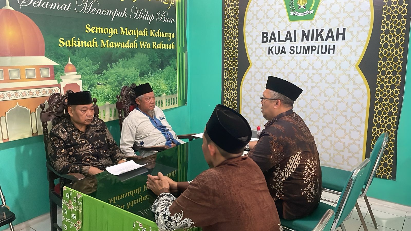 Sinergi Memperluas Manfaat: Prosesi Ikrar Wakaf Dua Bidang Tanah kepada Nadzir NU di KUA Sumpiuh