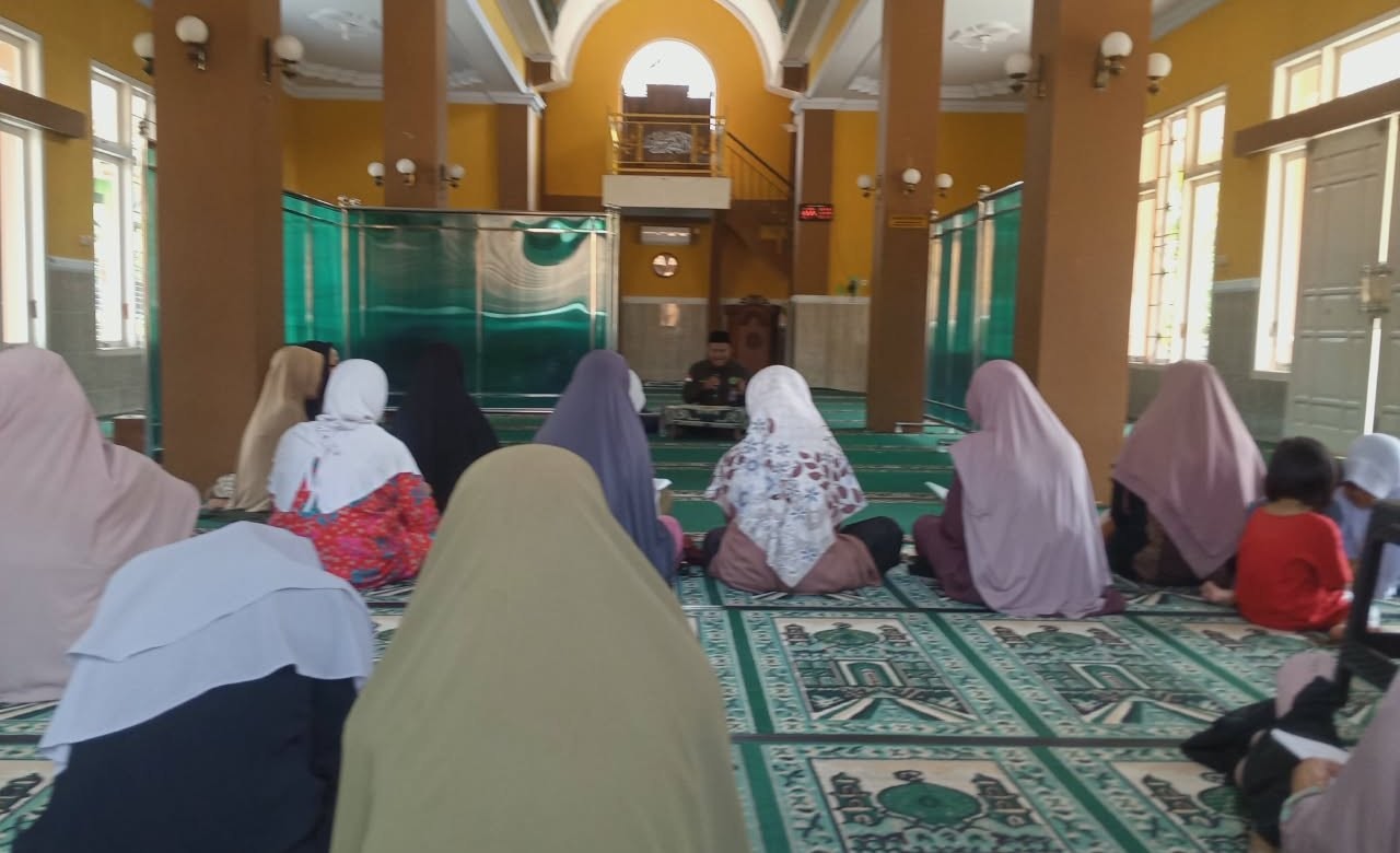 Perkuat Ketahanan Mental Spiritual, Penyuluh KUA Gumelar Sampaikan Materi Kesabaran di MT Nurul Iman