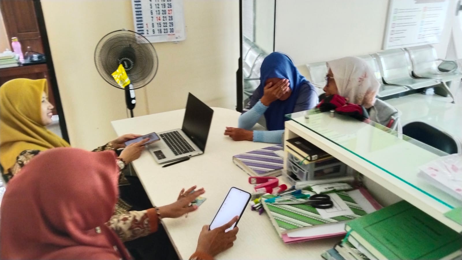 KUA Bantu Masyarakat Ajukan Perubahan Nama Buku Nikah