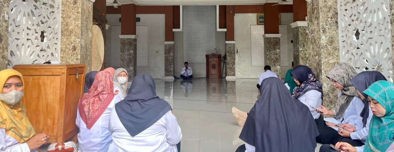 Pembinaan Spiritual di Masjid Al Ikhlas Kemenag Berlangsung Khidmat 