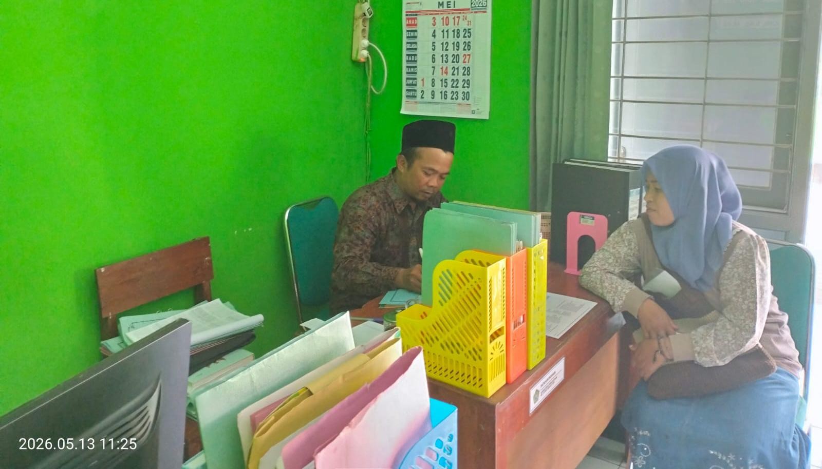 Pastikan Keabsahan Dokumen, KUA Lakukan Pemeriksaan Berkas Pernikahan Catin