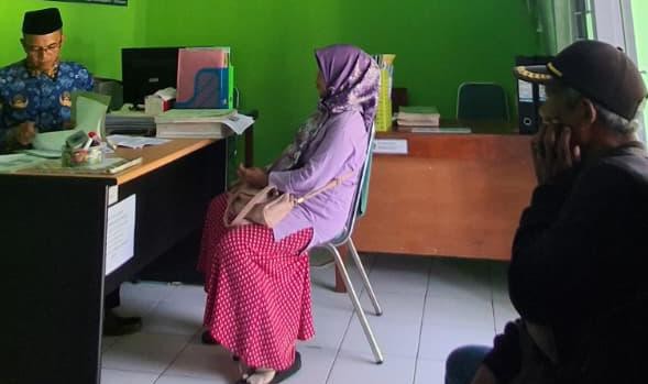 Staff KUA Layani Konsultasi Kelengkapan Berkas Pernikahan Warga Pasir Kidul