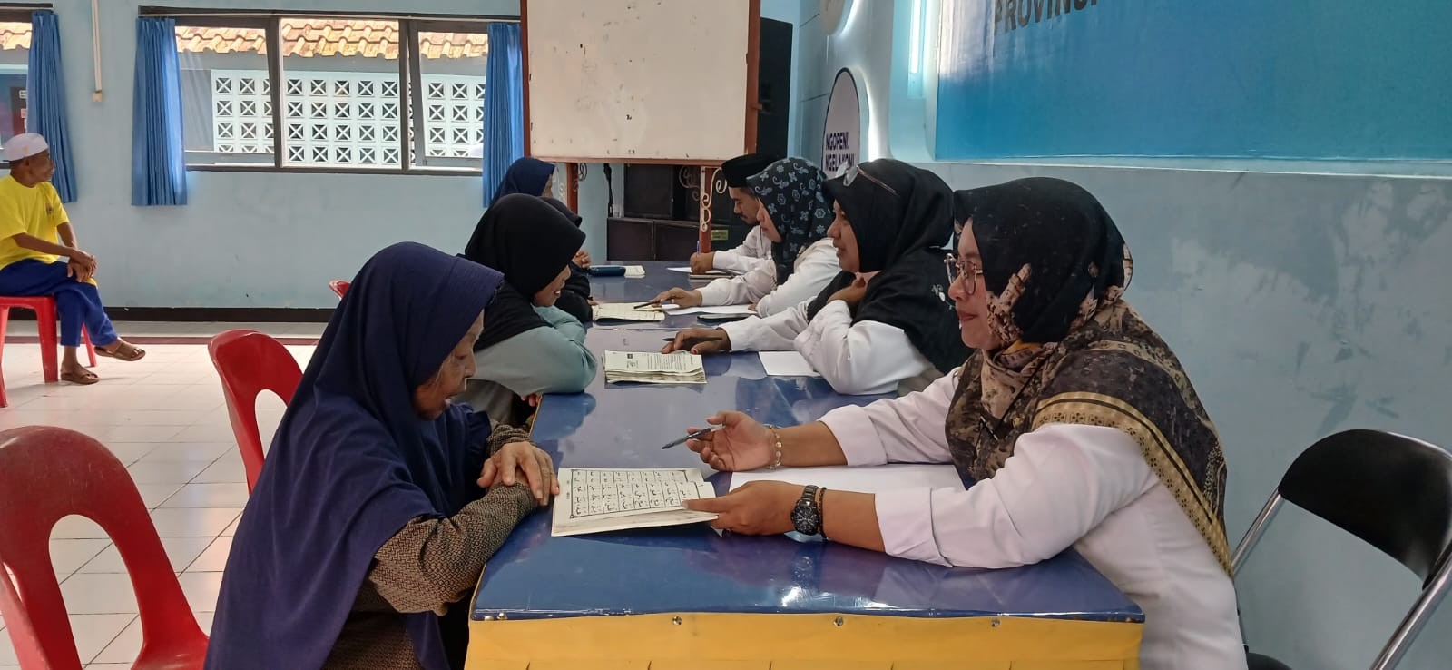 Peringati HLUN, Penyuluh KUA Banyumas Jadi Juri Lomba Iqra dan Al-Quran Lansia di RPS Sudagaran