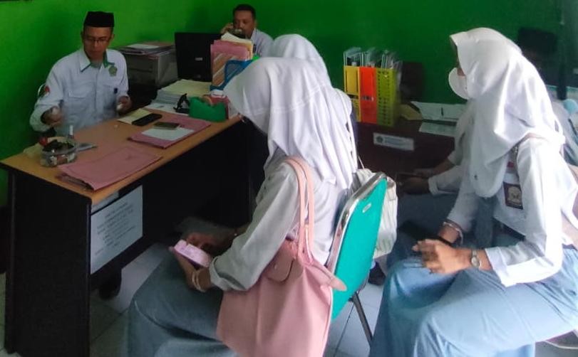 Staff KUA Layani Permohonan Observasi Siswi SMK Kelas 11 Kuliner
