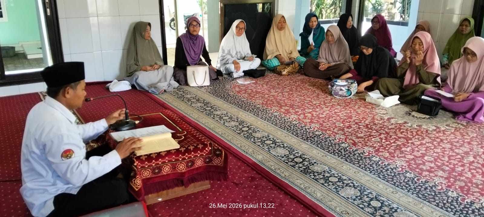 Sambut Idul Adha, Penyuluh KUA Gumelar Edukasi Ibu-Ibu MT Hijrotunnisa Soal Fikih Qurban